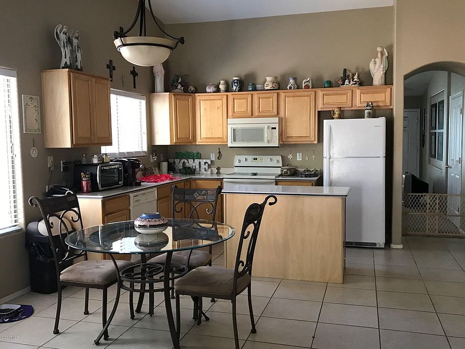 2nd image of 13138 W Clarendon Ave