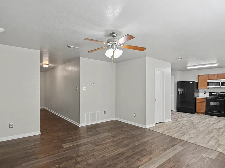 3304 Regency Ct — Photo 8
