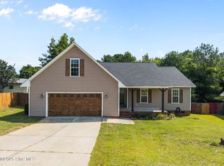 622 Sunpointe Dr, Hope Mills, NC 28348