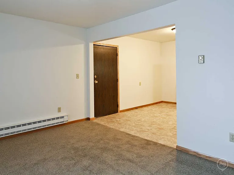 Desoto Apartments — Photo 9