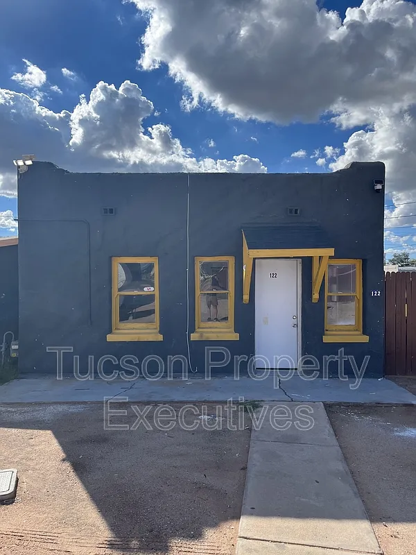 2 bed, 1.0 bath, 800 sqft, $900 — Photo 1