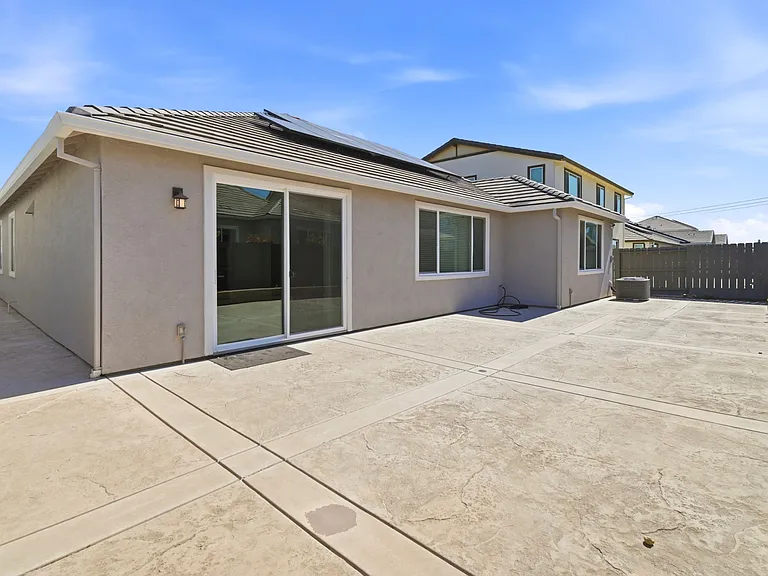 761 Hydrangea Dr — Photo 32