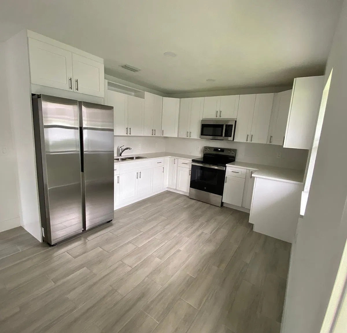 3 bed, 1.0 bath, 1924 sqft, $2,500 — Photo 4