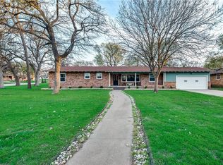 38 Brook Forest Ct, Hurst, TX 76053