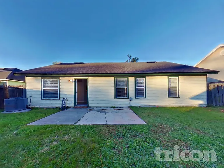 470 Shamrock Ave S — Photo 16