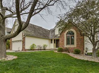 1207 Cork Dr, Papillion, NE 68046
