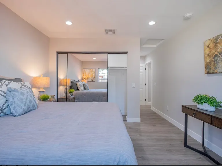 18253 Vanowen St — Photo 10