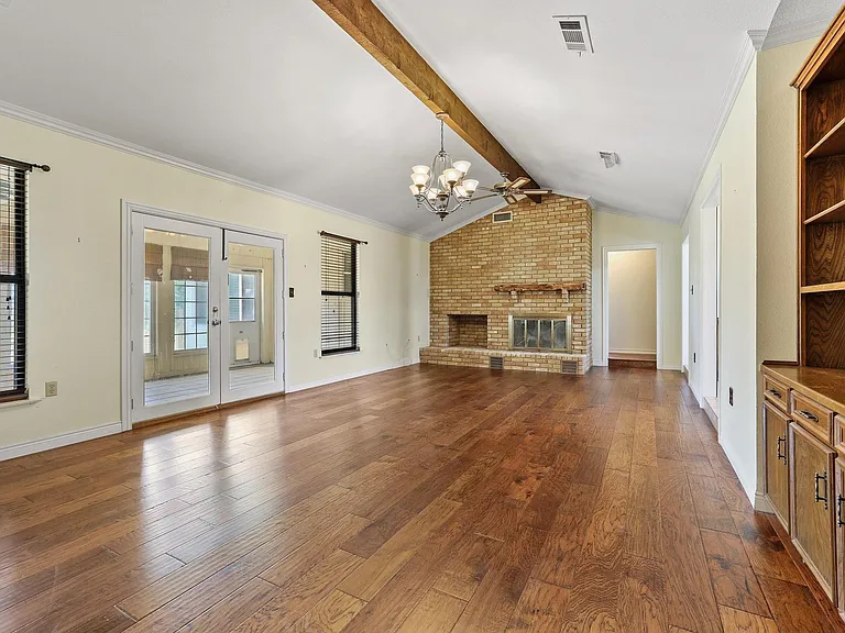 12869 FM 1385 — Photo 10