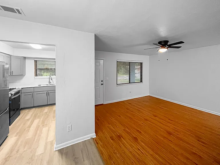 916 NW 7th Ave — Photo 6