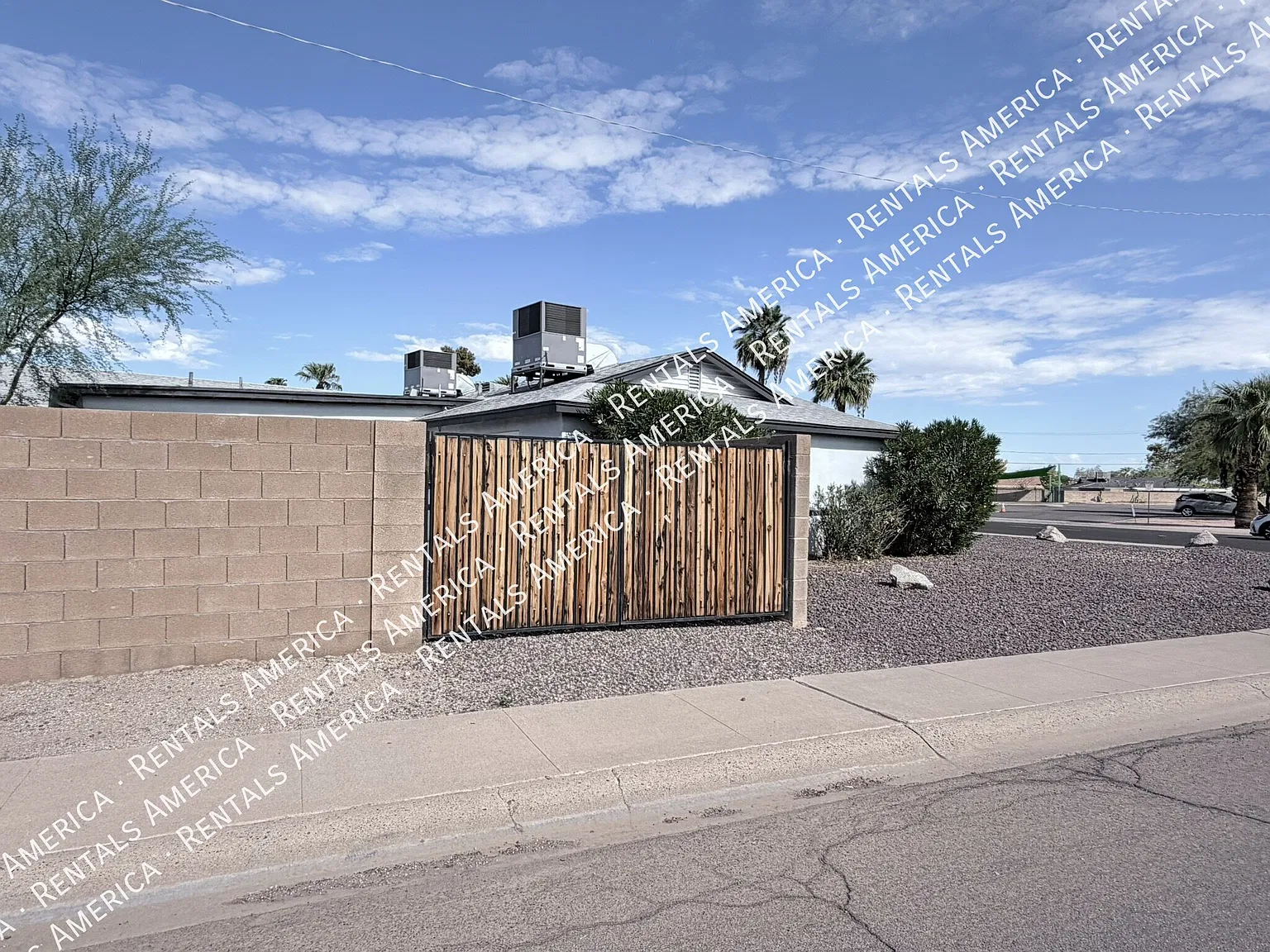 Spacious 2 Master Bedrooms- Scottsdale 4 bedroom 3 baths — Photo 3