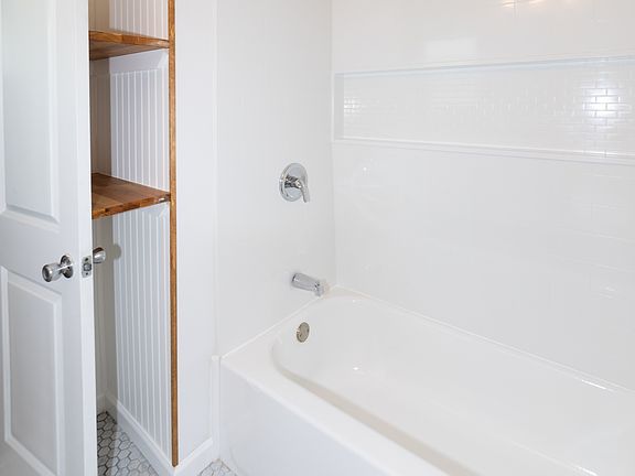 5th image of 3817 Fannin St #31
