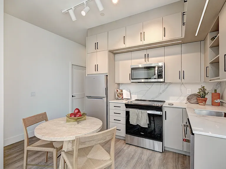 415 Duke St W — Photo 29