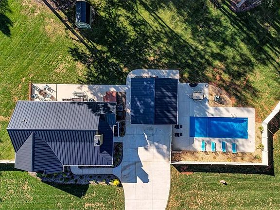 3rd image of 2908 Beville Forest Dr