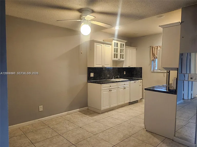 421 NE 1st St #112 — Photo 4