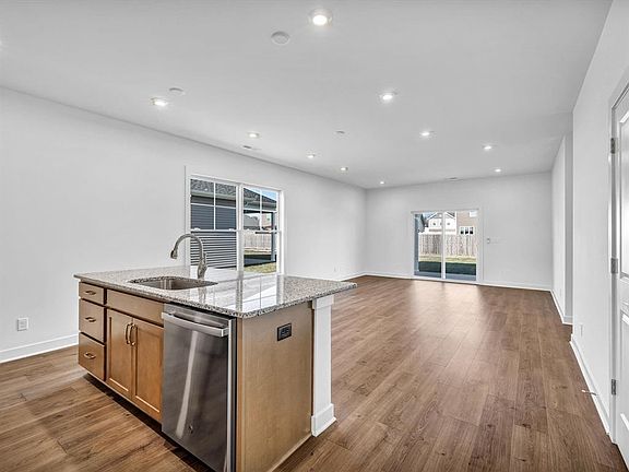 3rd image of 2303 Watson Cir