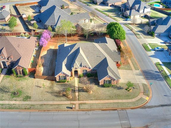 2nd image of 1313 NW 186th St