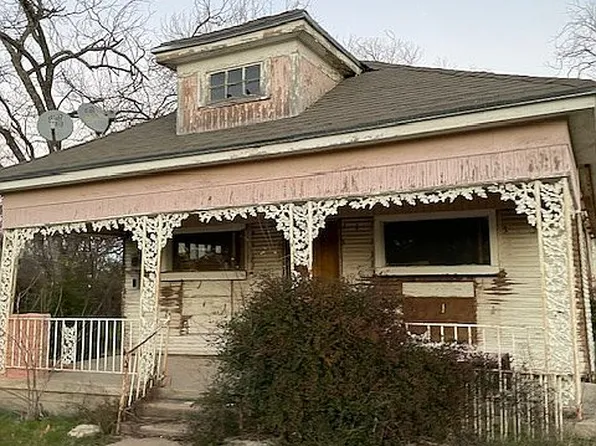 208 N Neches St, Coleman, TX 76834