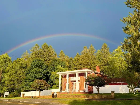 9372 S State Route 20, Pipestem, WV 25979