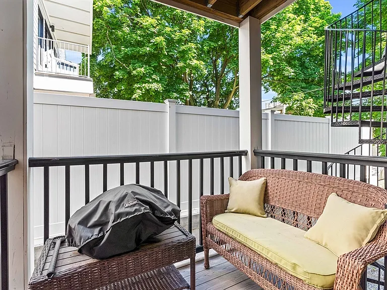 4 Everett Pl #1 — Photo 9