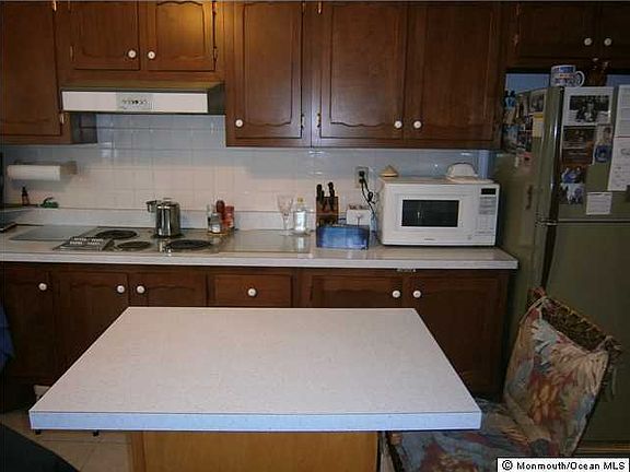 4th image of 274 Kingston Court #D