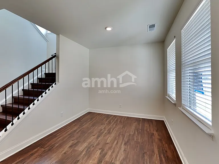 889 Carnaby Ln — Photo 8