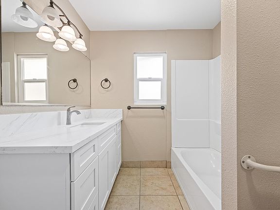 5th image of 1213 E Saginaw Way