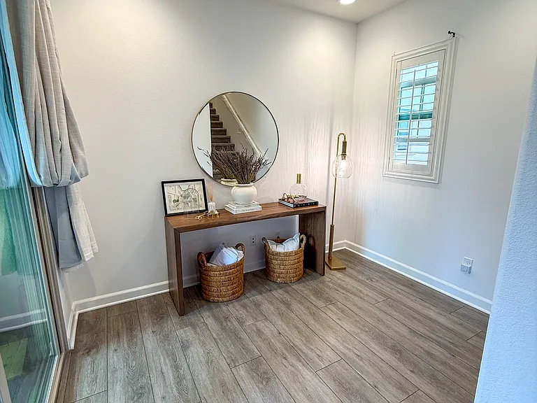 953 Slate St — Photo 6