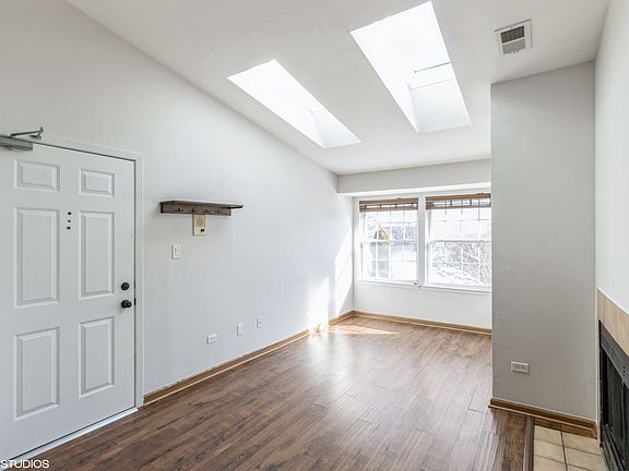 4th image of 1403 Wyndham Cir #206