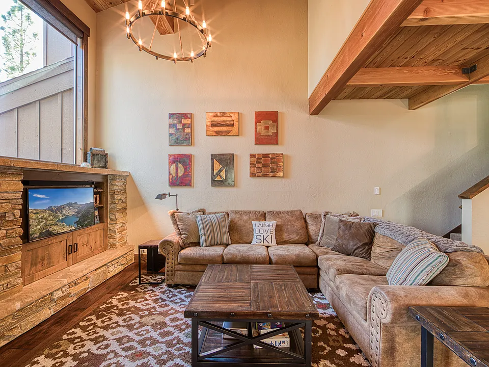 125 Lassen Dr #15