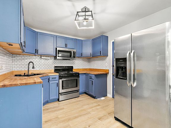 3rd image of 11806 Daniel Ln #A