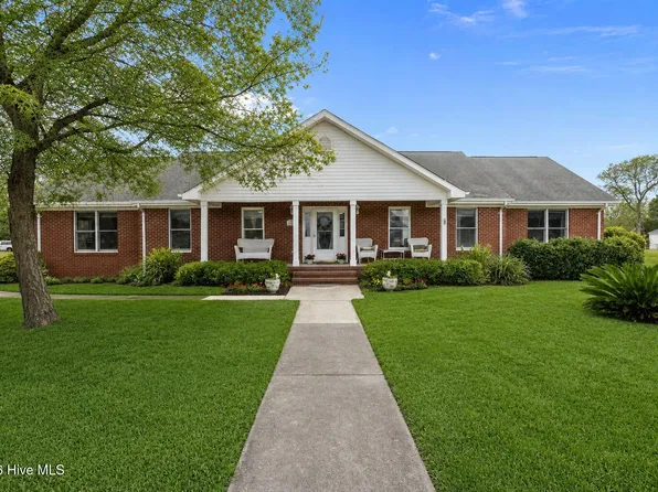 1601 River Bluff Road, Morehead City, NC 28557