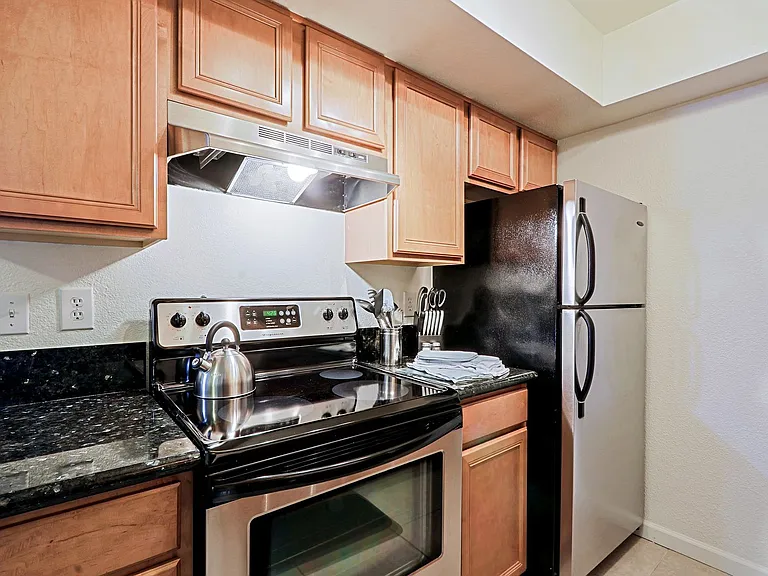740 W Elm St #116 — Photo 26