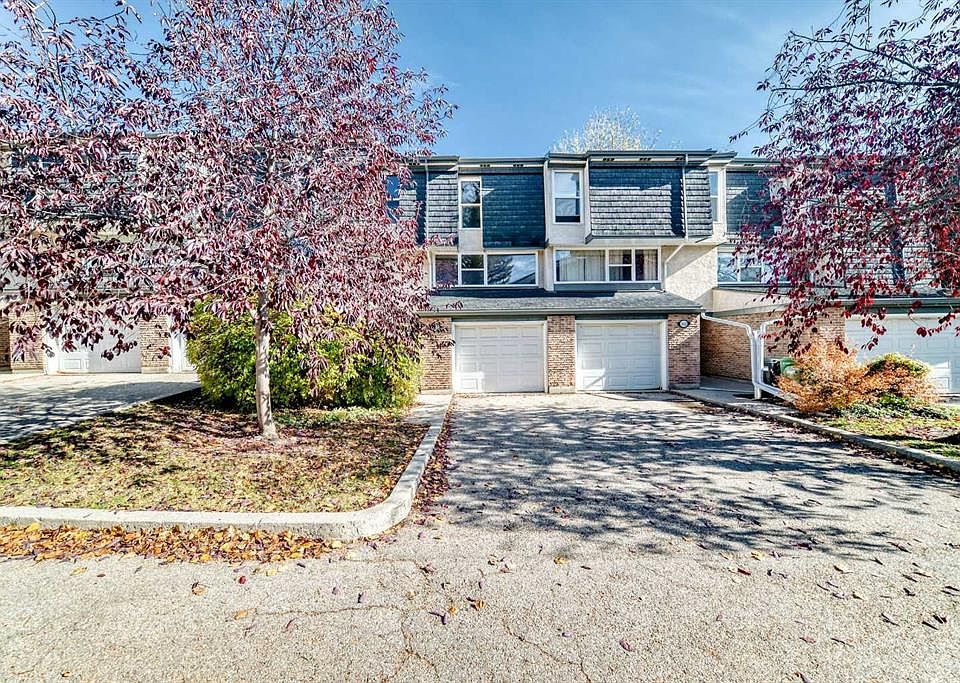 1st image of 410 W Brae Glen Cres SW