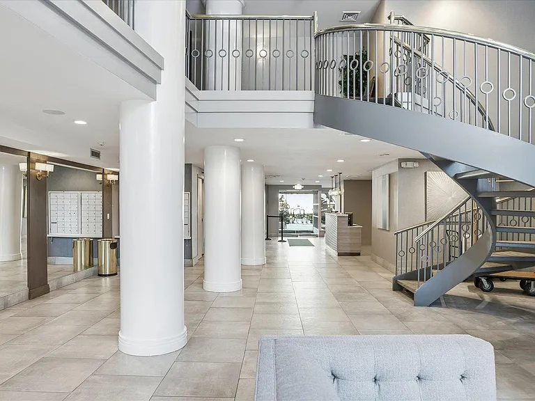 100 Cuttermill Rd #4M — Photo 18