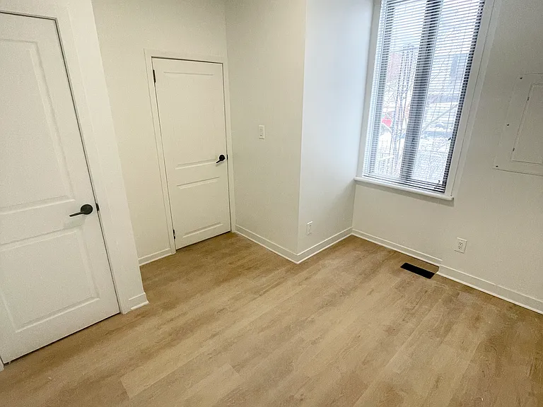 552 Bay St #1 — Photo 11