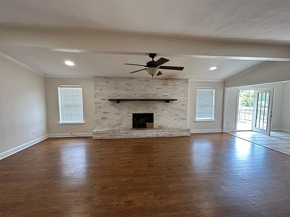 3rd image of 1102 Regal Oak Dr