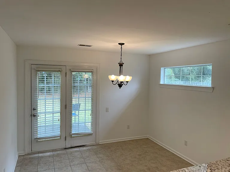 4865 Habersham Ln — Photo 4
