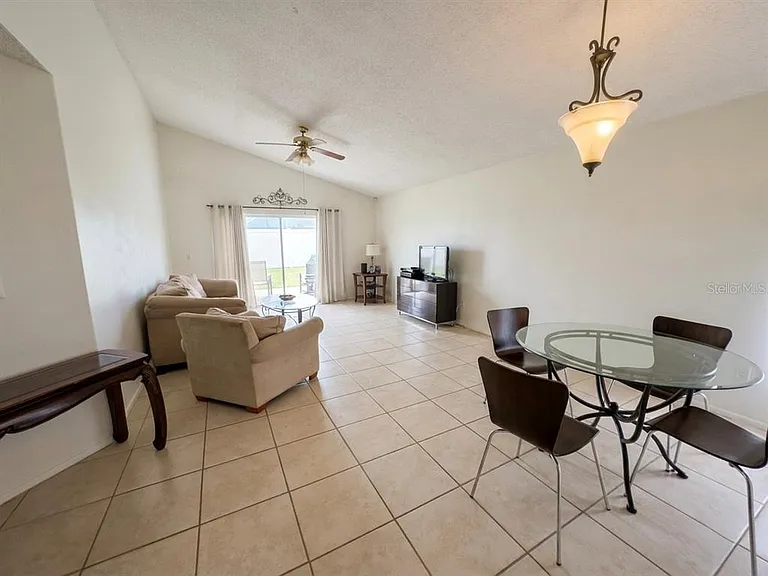 1015 Ocala Woods Ln — Photo 2