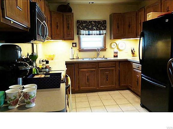 3rd image of 69 Steiner Ave