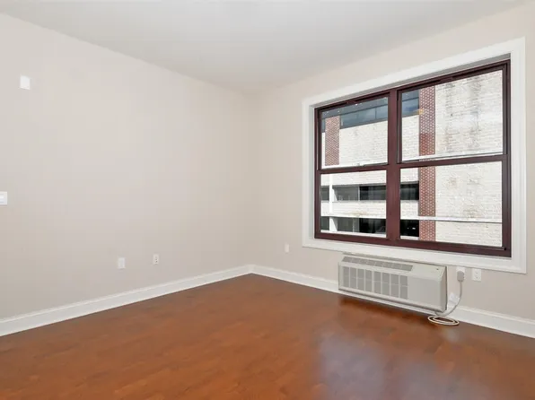 100 Marshall Street image 10 of 15