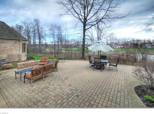 353 E Edinburgh Dr, Highland Heights, OH 44143