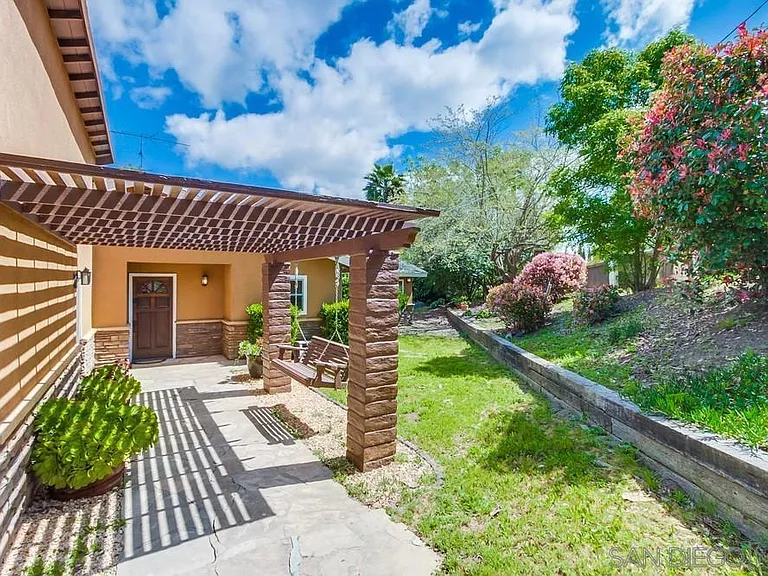 1566 La Vine Ln — Photo 3