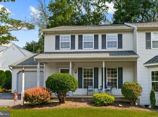 18 Mill Pond Dr, Lancaster, PA 17603