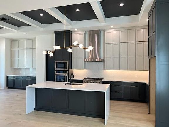 4th image of 524 N Corniche Du Lac St