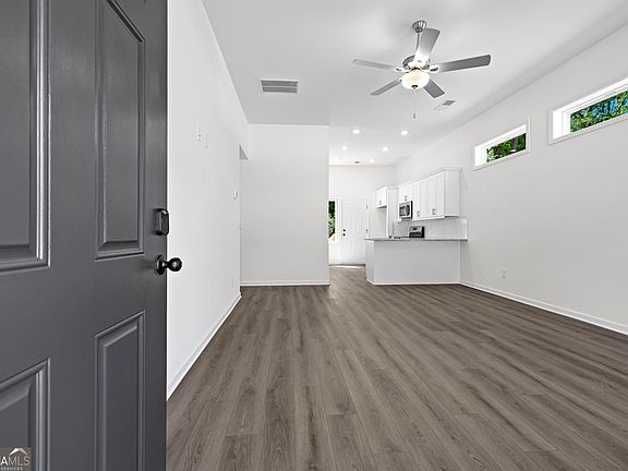 3rd image of 797 Hunnicutt Ave
