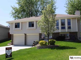 13585 W Cir, Omaha, NE 68137