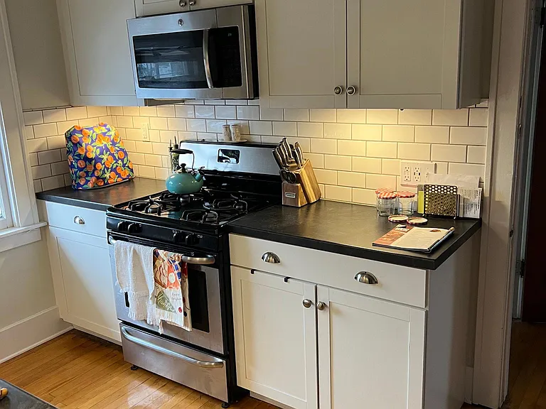 213 Carlton Ave SE — Photo 2
