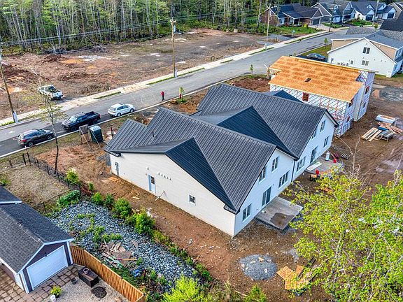 5th image of 145 Roundhouse Dr