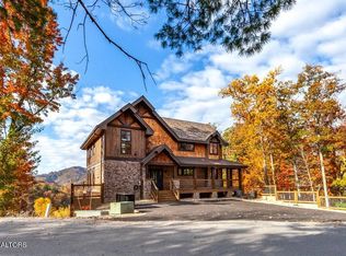 2326 Coopers Hawk Way, Sevierville, TN 37862