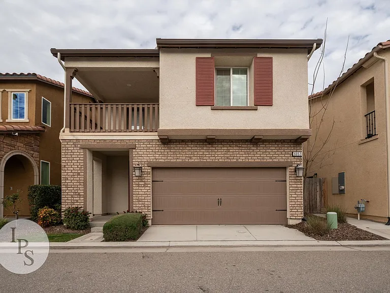 6052 E Bishop Ln — Photo 1
